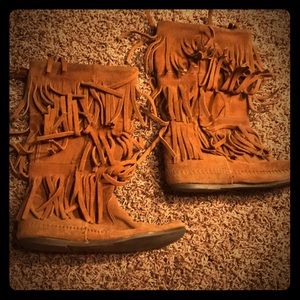 Tan 3 layer Minnetonka fringe boots